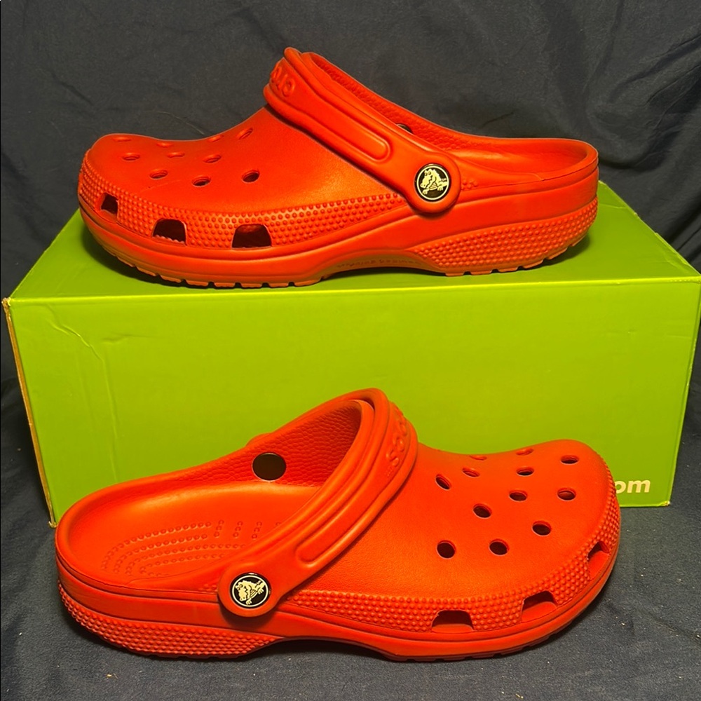 Crocs- classic, red, 7 women QS